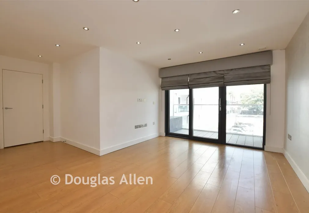 Lounge/Dining Room - The Broadway, Loughton, Essex - Wards of Kent