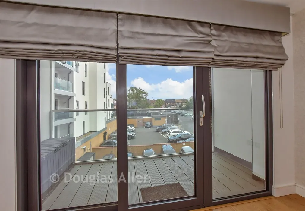 Balcony / Terrace - The Broadway, Loughton, Essex - Wards of Kent