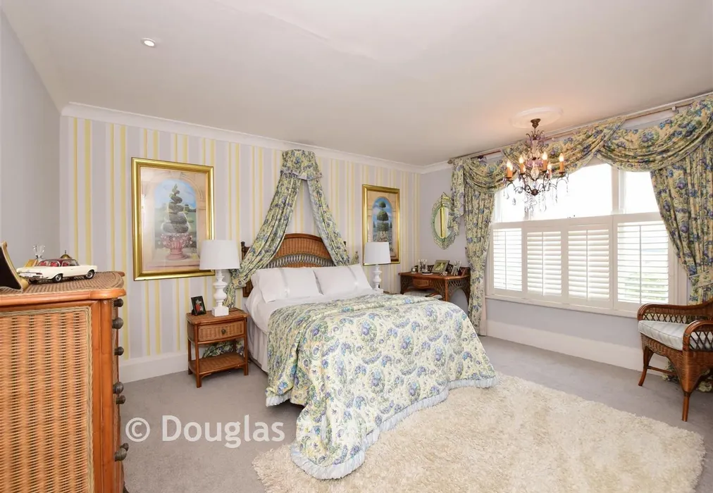 Bedroom 1 - Monkhams Hall, Waltham Abbey, Essex - Wards of Kent
