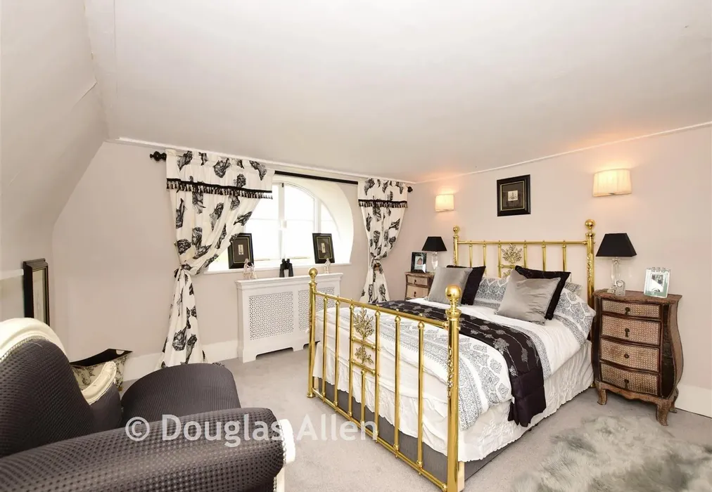 Bedroom 2 - Monkhams Hall, Waltham Abbey, Essex - Wards of Kent