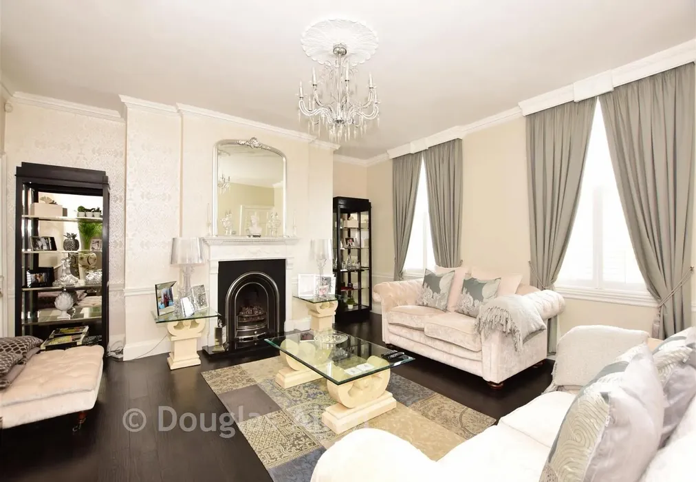 Lounge - Monkhams Hall, Waltham Abbey, Essex - Wards of Kent