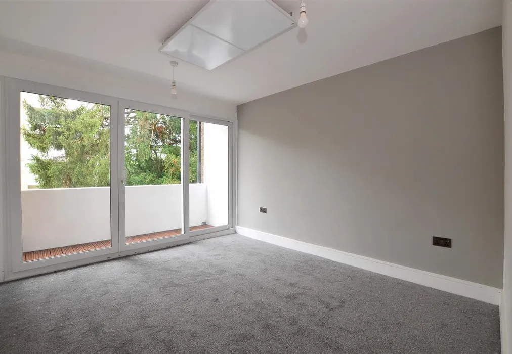 Bedroom 1 - Ferndale Close, Tunbridge Wells, Kent - Wards of Kent