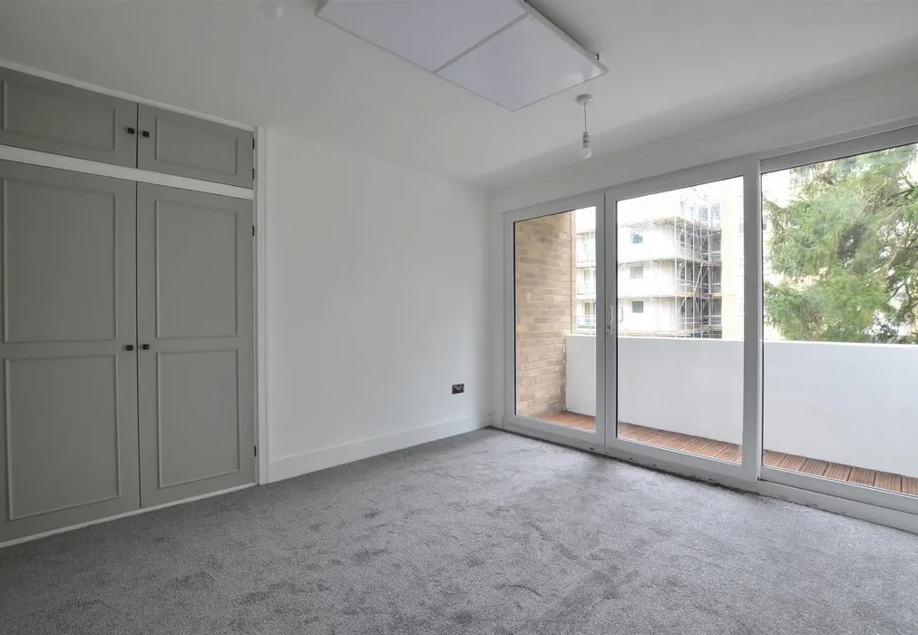 Bedroom 1 - Ferndale Close, Tunbridge Wells, Kent - Wards of Kent