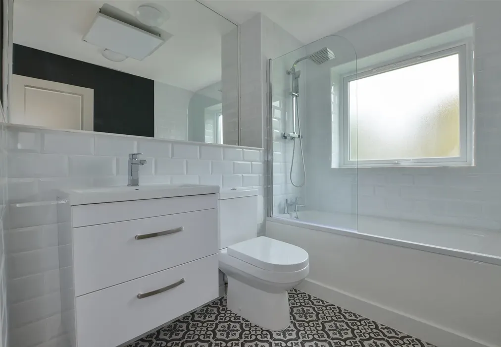 Bathroom - Ferndale Close, Tunbridge Wells, Kent - Wards of Kent