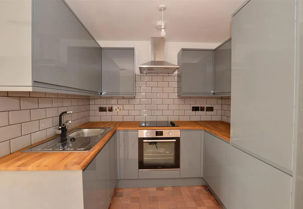Kitchen/ Living Room - Ferndale Close, Tunbridge Wells, Kent - Wards of Kent