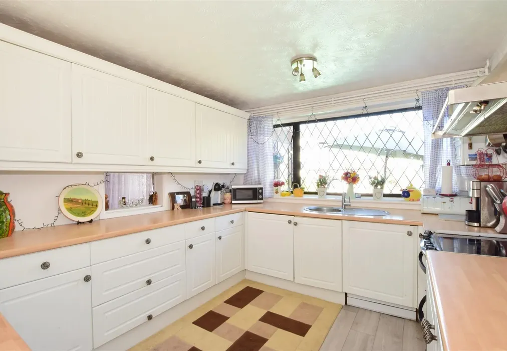 Kitchen - Goda Road, Littlehampton, West Sussex - Wards of Kent