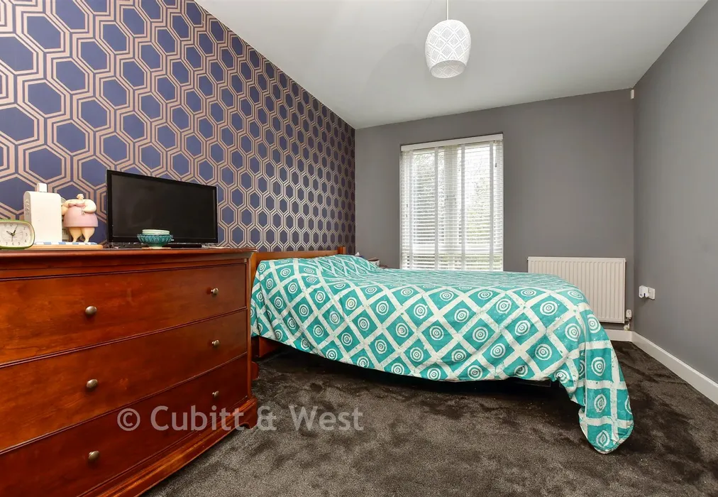Bedroom 1 - Tupwood Lane, Caterham, Surrey - Wards of Kent