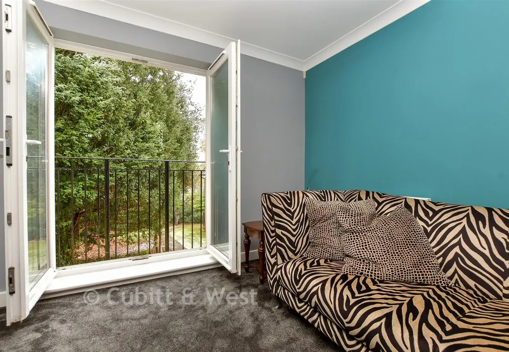 Internal Lifestyle Photograph - Tupwood Lane, Caterham, Surrey - Wards of Kent