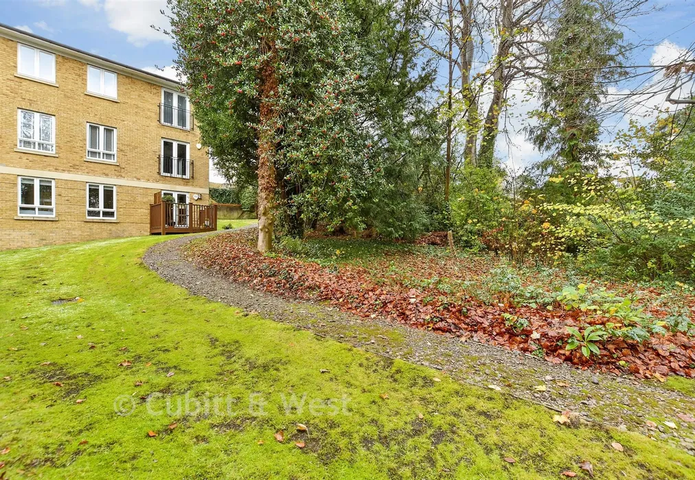 Communal Gardens - Tupwood Lane, Caterham, Surrey - Wards of Kent