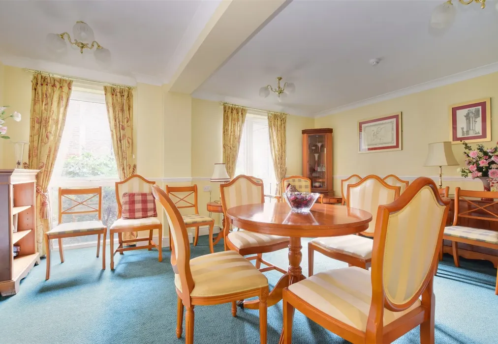 Internal Lifestyle Photograph - London Road, Redhill, Surrey - Wards of Kent