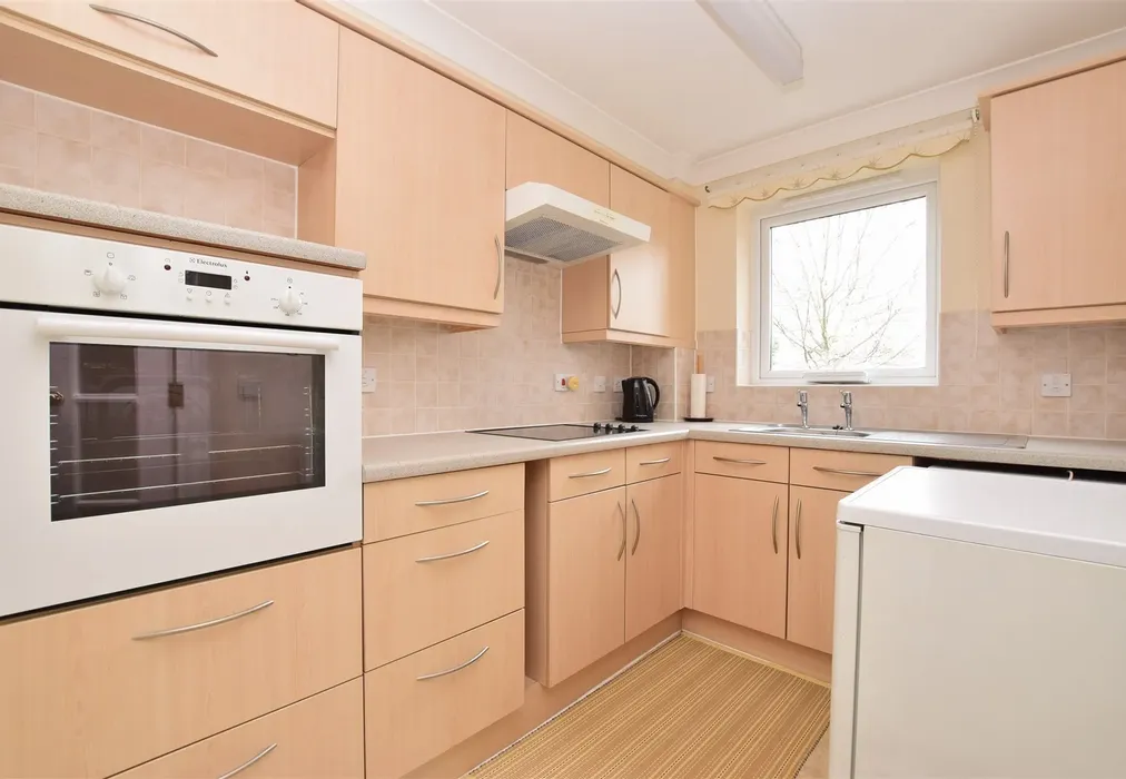 Kitchen - London Road, Redhill, Surrey - Wards of Kent