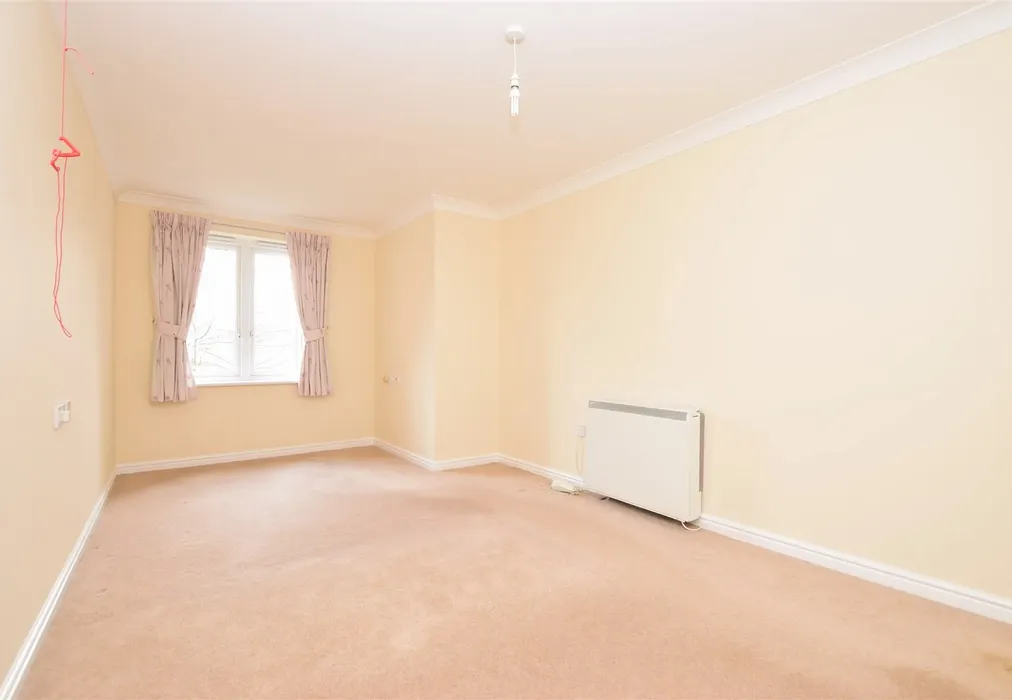 Bedroom - London Road, Redhill, Surrey - Wards of Kent