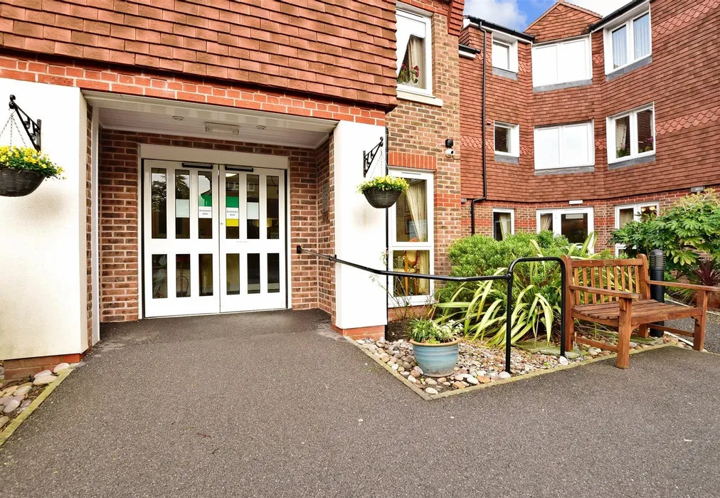 External Lifestyle Photograph - London Road, Redhill, Surrey - Wards of Kent