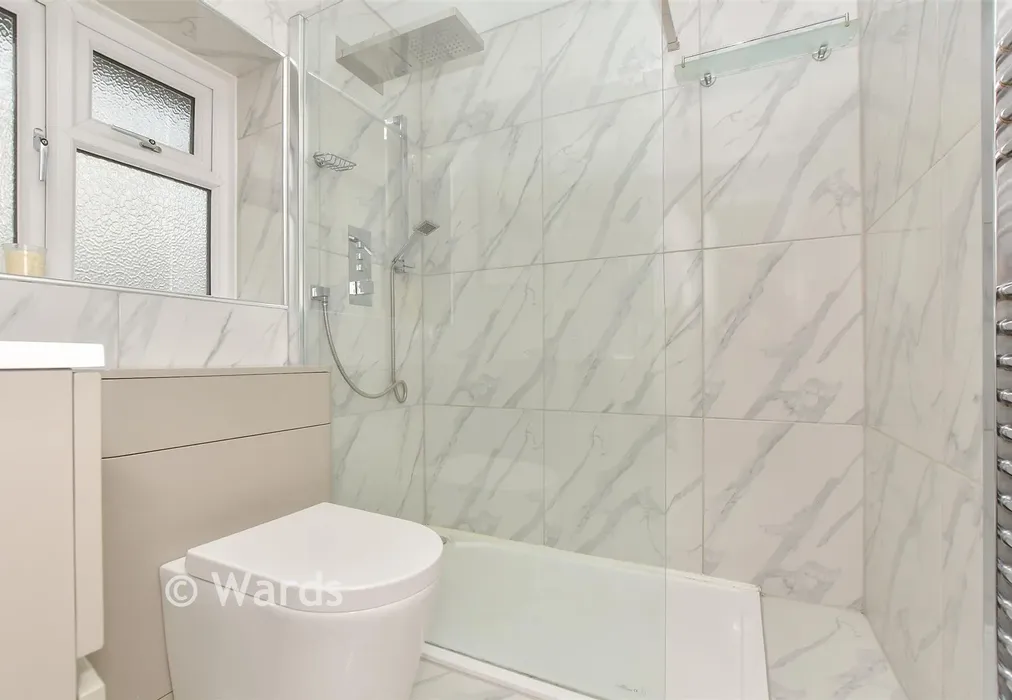 Shower Room - Chulkhurst, Biddenden, Kent - Wards of Kent