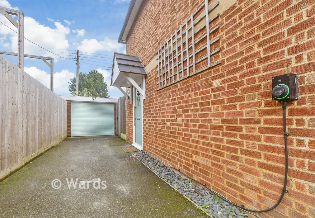 Driveway/Parking - Chulkhurst, Biddenden, Kent - Wards of Kent