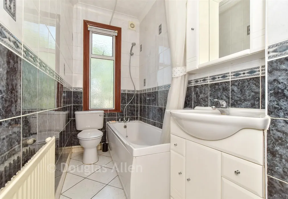 Bathroom B - Blythswood Road, Seven KIngs, Essex - Wards of Kent