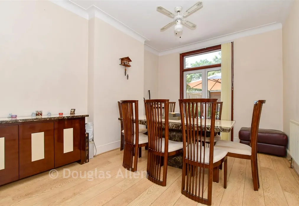 Dining Area B - Blythswood Road, Seven KIngs, Essex - Wards of Kent