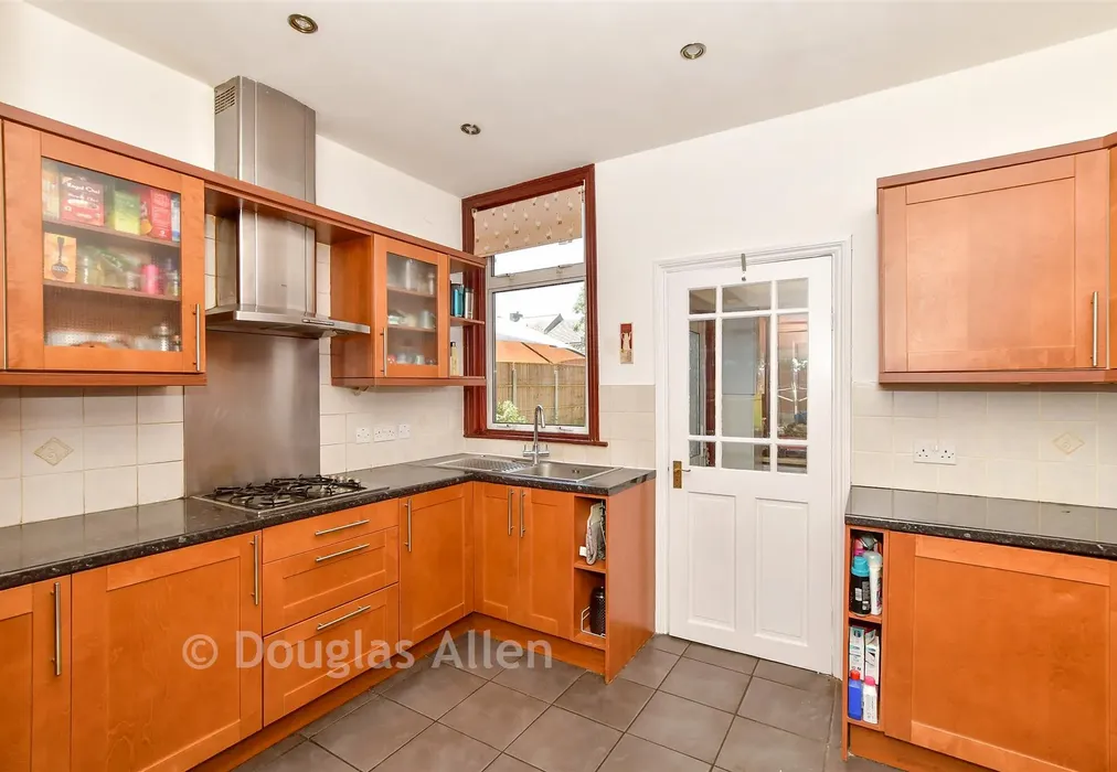 Kitchen B - Blythswood Road, Seven KIngs, Essex - Wards of Kent