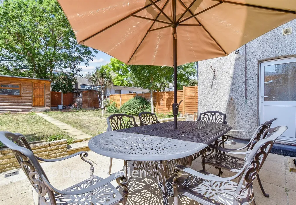 Rear Garden B - Blythswood Road, Seven KIngs, Essex - Wards of Kent