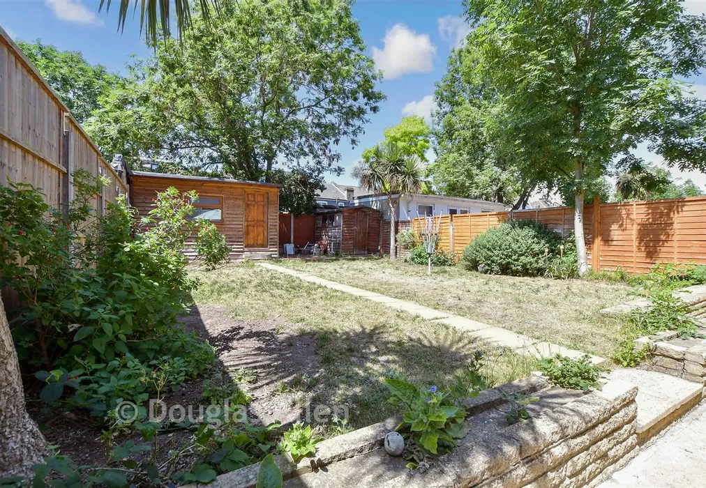 Rear Garden B - Blythswood Road, Seven KIngs, Essex - Wards of Kent
