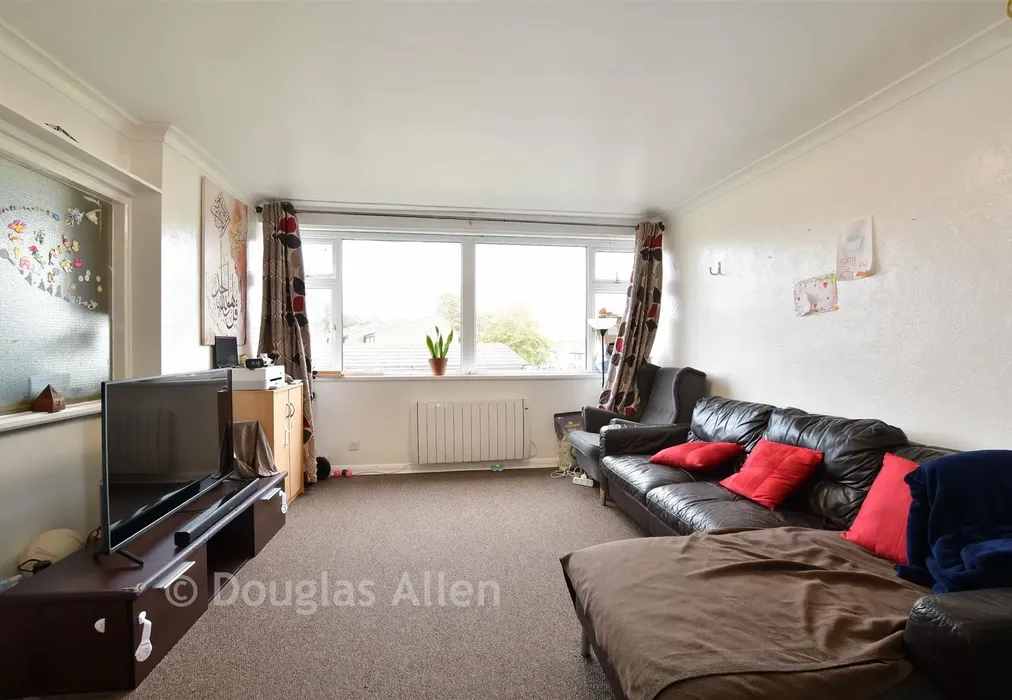 Lounge/Dining Room - Ashurst Drive, Ilford, Essex - Wards of Kent