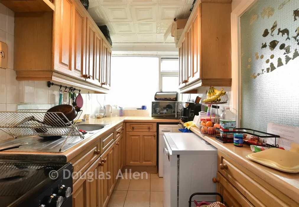 Kitchen - Ashurst Drive, Ilford, Essex - Wards of Kent