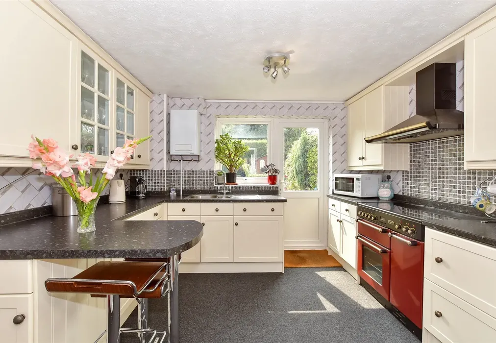 Kitchen - Slaney Road, Staplehurst, Kent - Wards of Kent