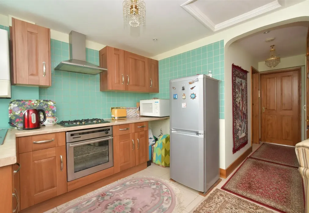Kitchen - Lawrence Avenue, Rustington, West Sussex - Wards of Kent