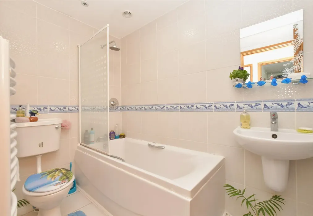 Bathroom - Lawrence Avenue, Rustington, West Sussex - Wards of Kent