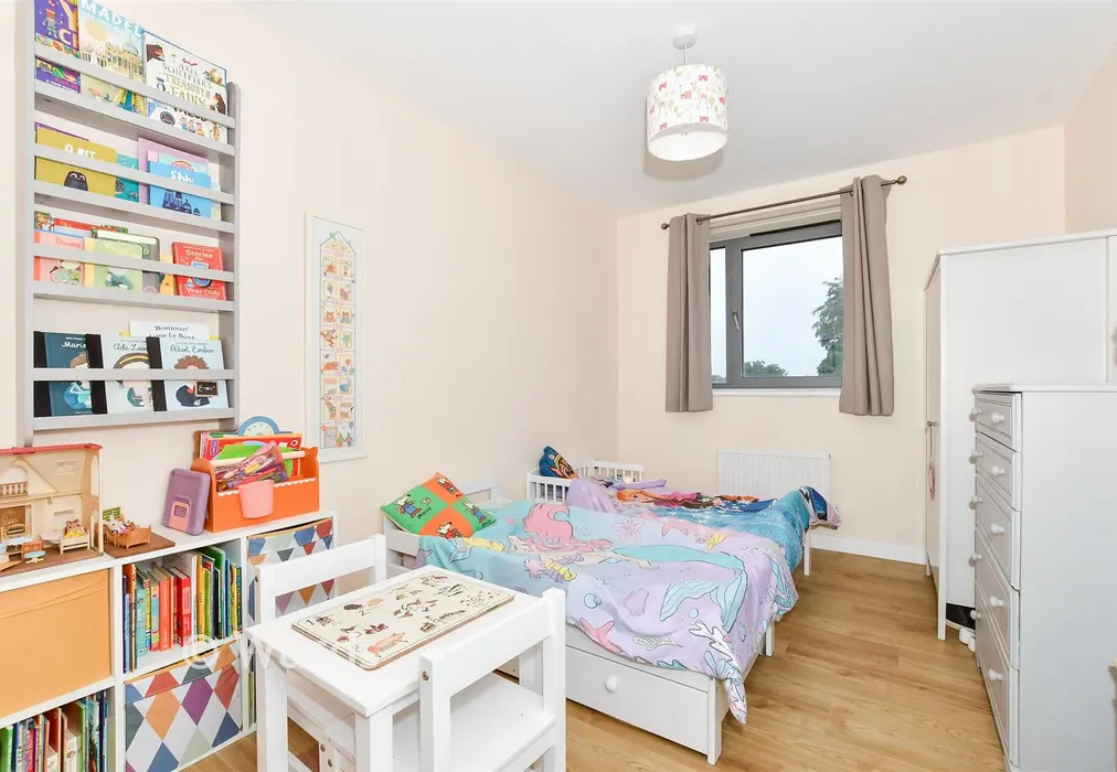 Bedroom 2 - The Farrows, Maidstone, Kent - Wards of Kent