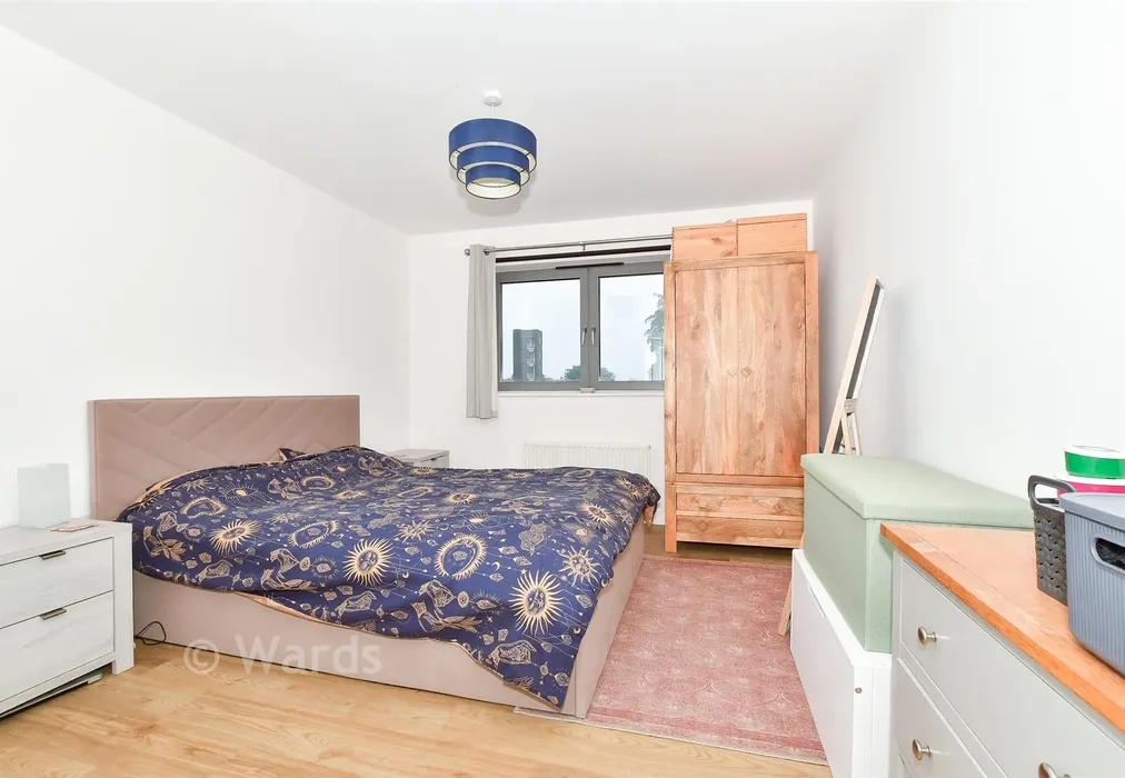 Bedroom 1 - The Farrows, Maidstone, Kent - Wards of Kent