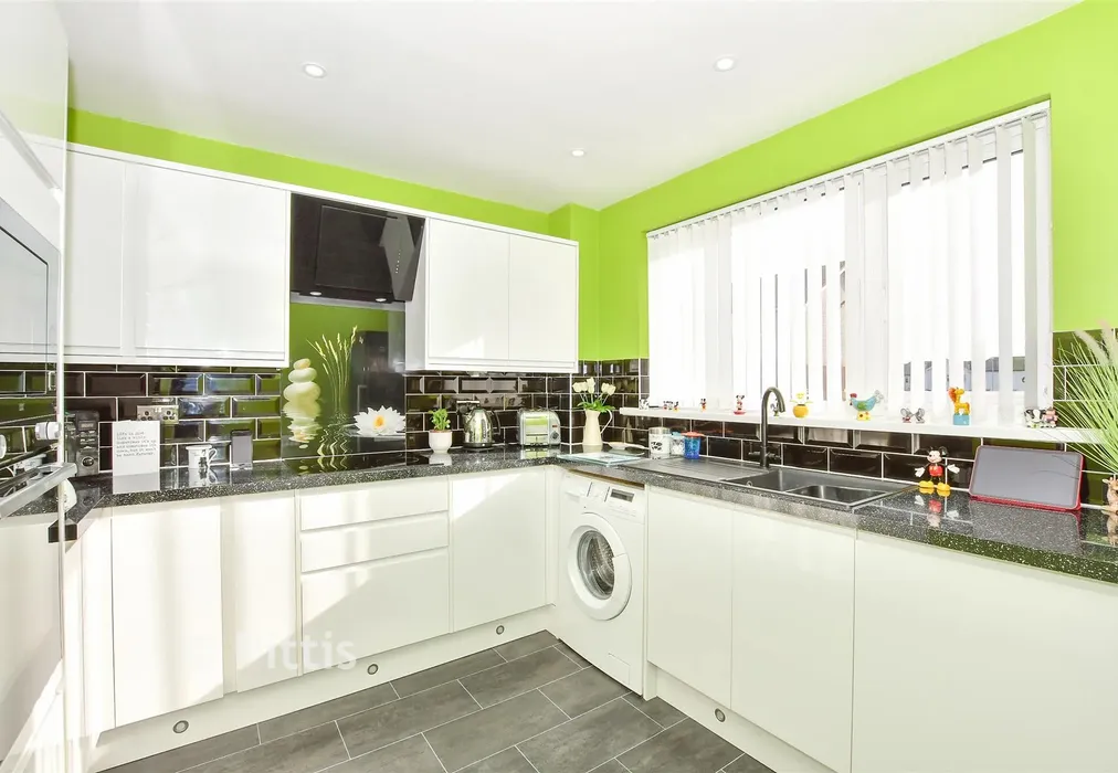 Kitchen - Prospect Road, Shanklin, Isle of Wight - Wards of Kent