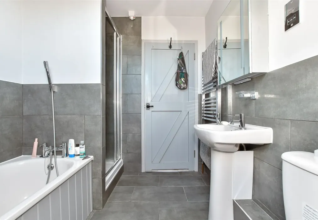 Bathroom - North Foreland Estate, Broadstairs, Kent - Wards of Kent