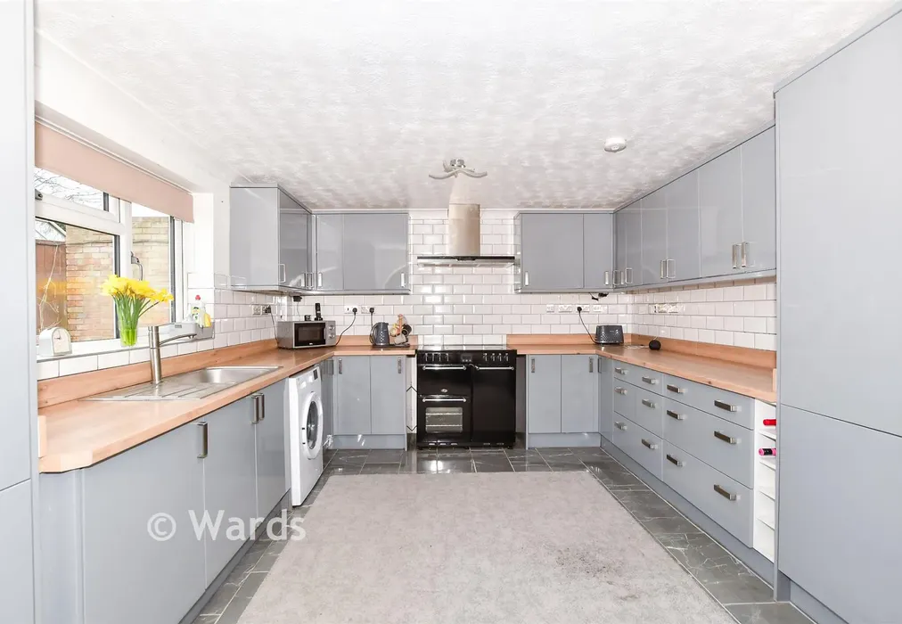 Kitchen/Breakfast Area - Broadoak Avenue, Maidstone, Kent - Wards of Kent
