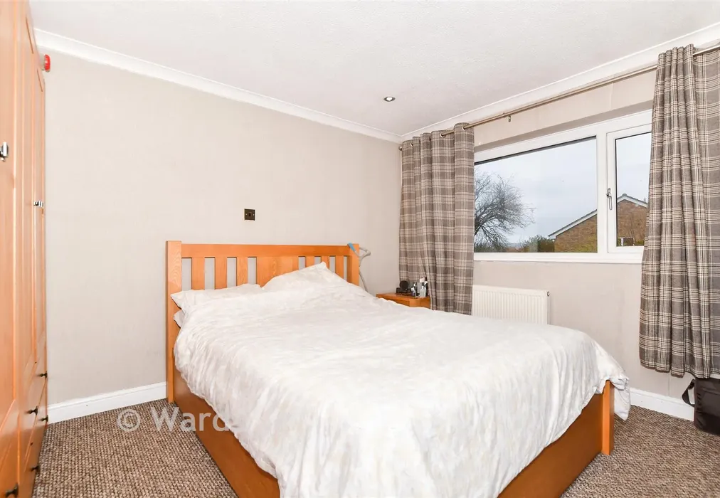 Bedroom 1 - Broadoak Avenue, Maidstone, Kent - Wards of Kent