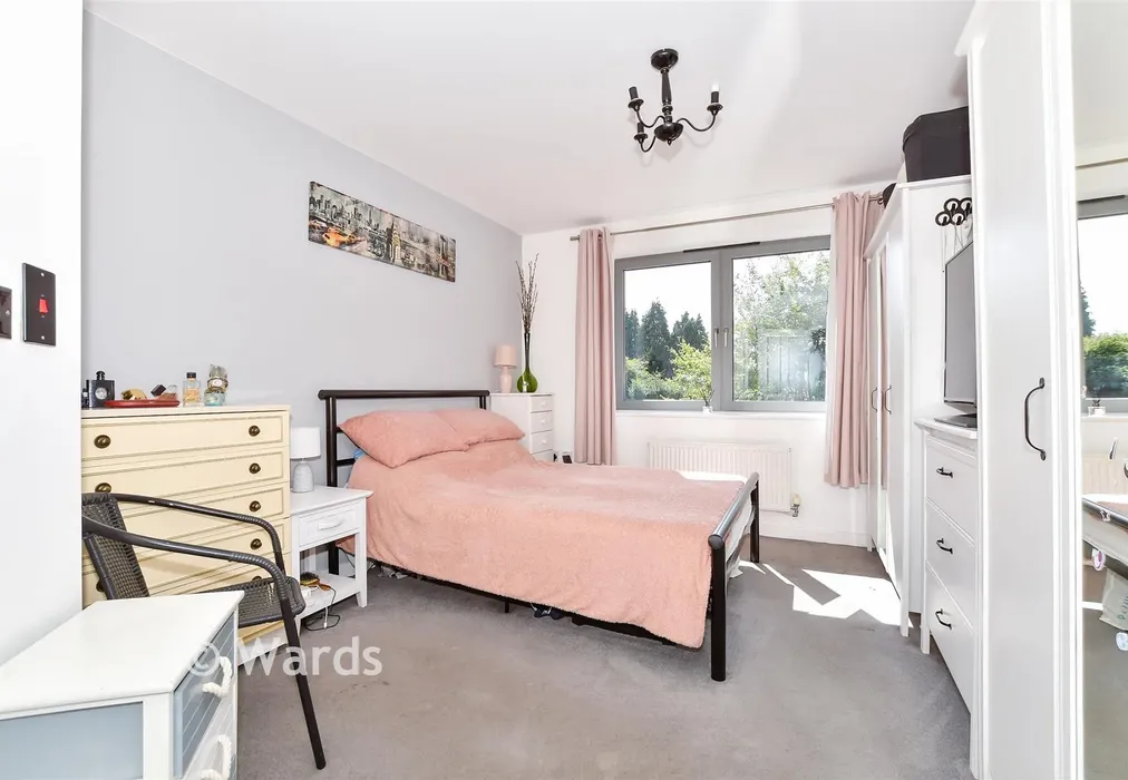 Bedroom 1 - The Farrows, Maidstone, Kent - Wards of Kent