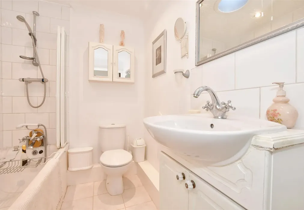 Bathroom - Danes Court, Dover, Kent - Wards of Kent