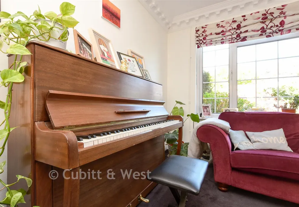 Internal Lifestyle Photograph - Arbutus Close, Meadvale, Surrey - Wards of Kent