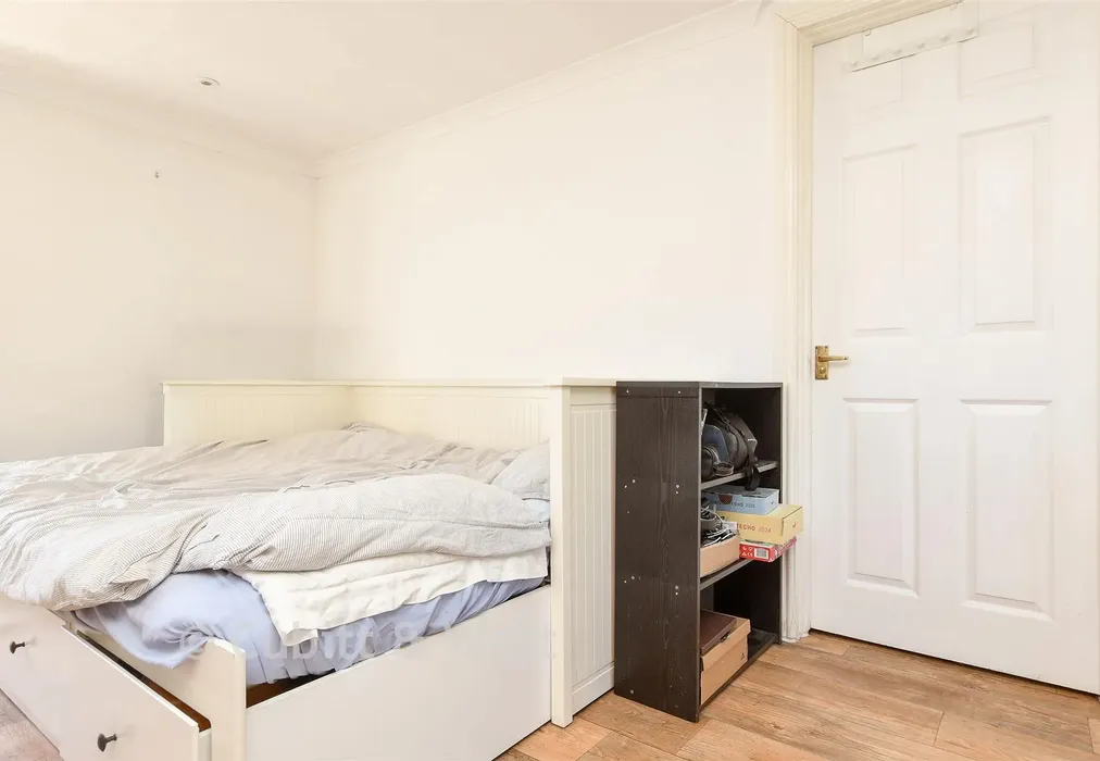 Annexe Living Room - Arbutus Close, Meadvale, Surrey - Wards of Kent