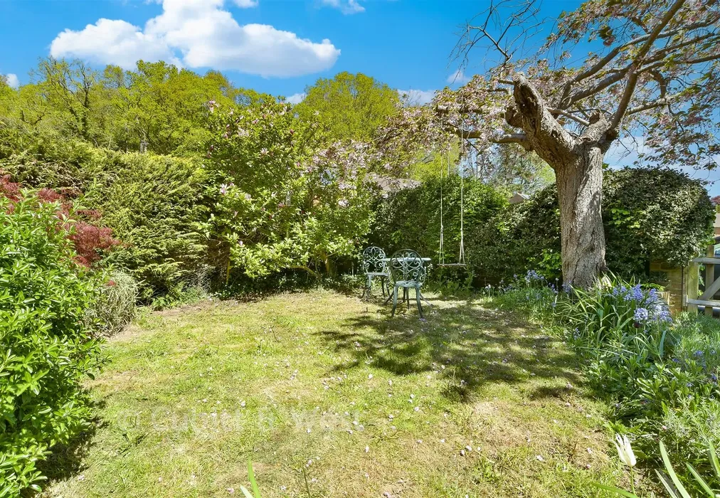 Front Garden - Arbutus Close, Meadvale, Surrey - Wards of Kent
