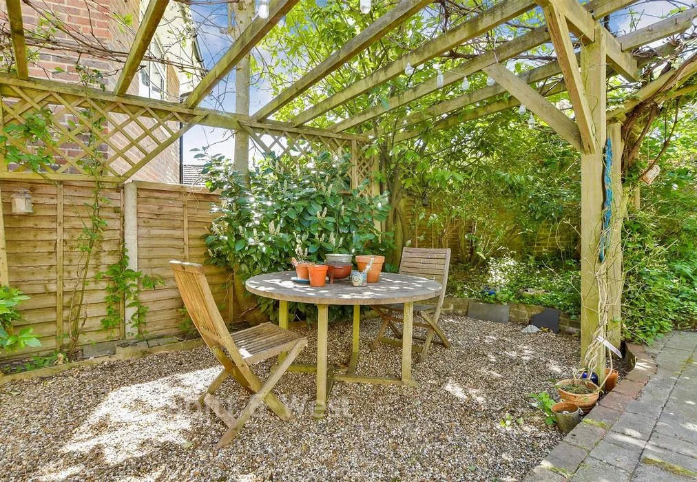 Rear Garden - Arbutus Close, Meadvale, Surrey - Wards of Kent