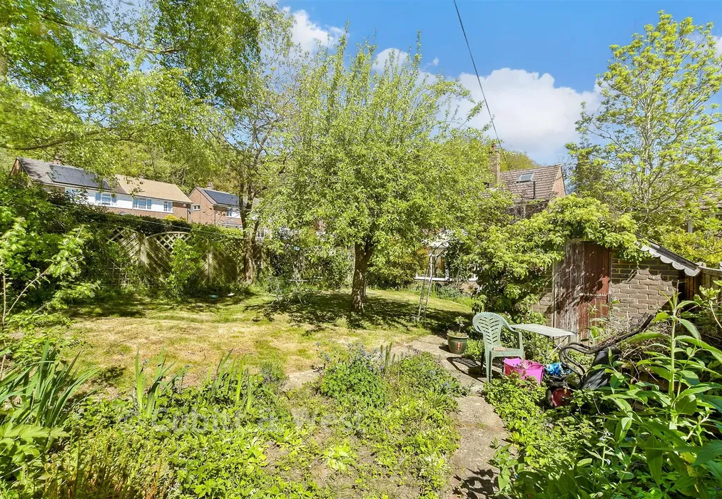 Rear Garden - Arbutus Close, Meadvale, Surrey - Wards of Kent