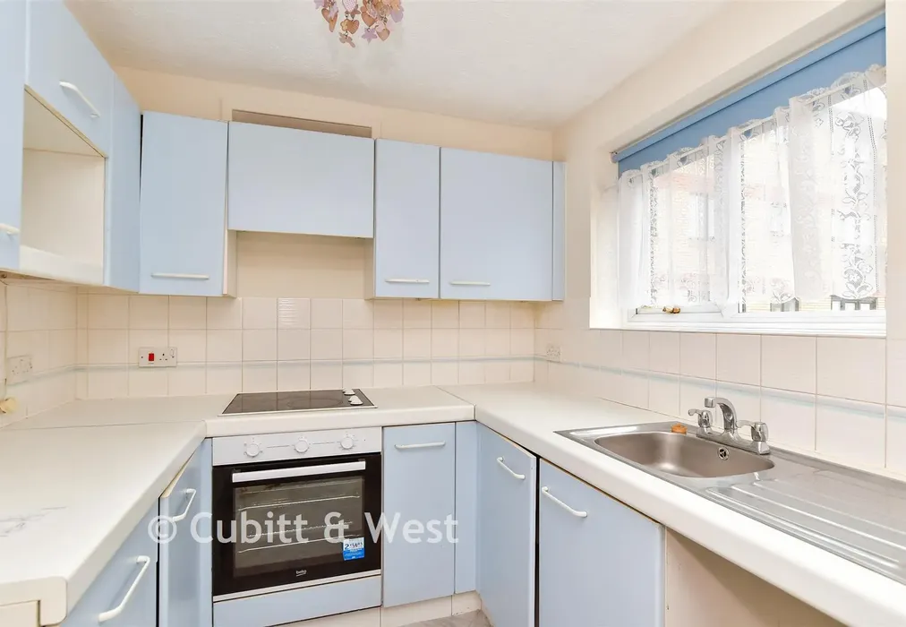 Kitchen - Tongdean Lane, Withdean, Brighton, East Sussex - Wards of Kent