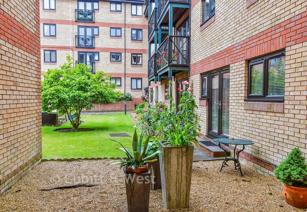 Communal Gardens - Tongdean Lane, Withdean, Brighton, East Sussex - Wards of Kent