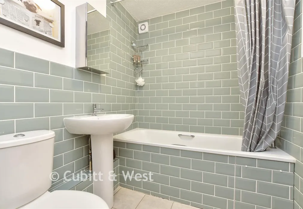 Bathroom - Autumn Drive, Sutton, Surrey - Wards of Kent
