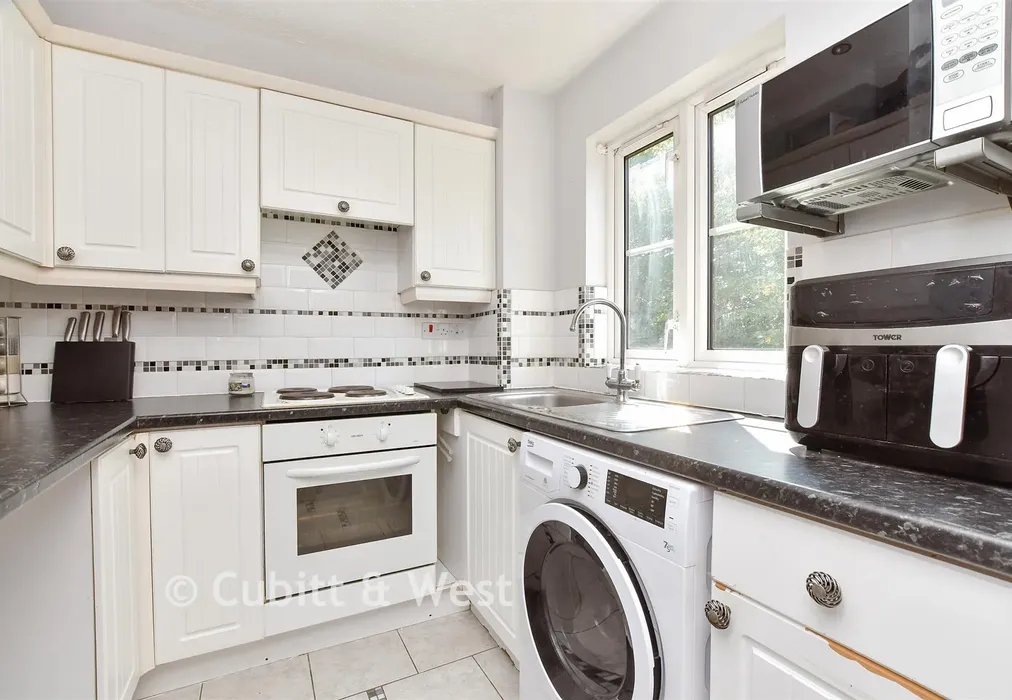Kitchen - Autumn Drive, Sutton, Surrey - Wards of Kent