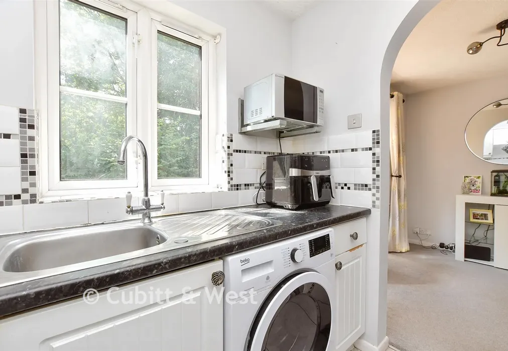 Kitchen - Autumn Drive, Sutton, Surrey - Wards of Kent