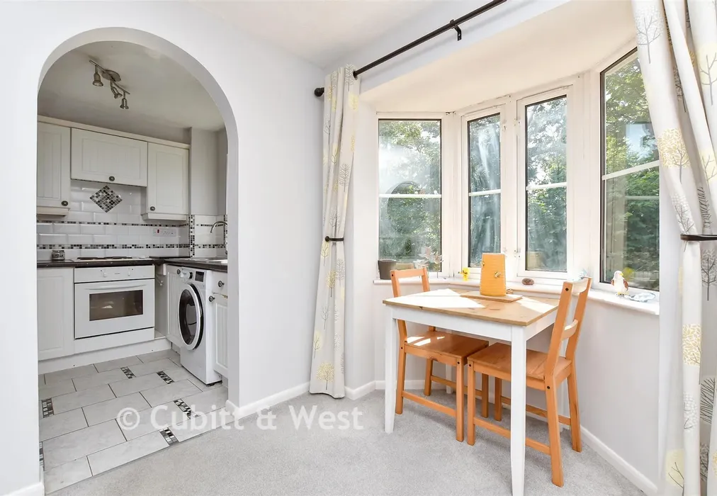 Lounge - Autumn Drive, Sutton, Surrey - Wards of Kent