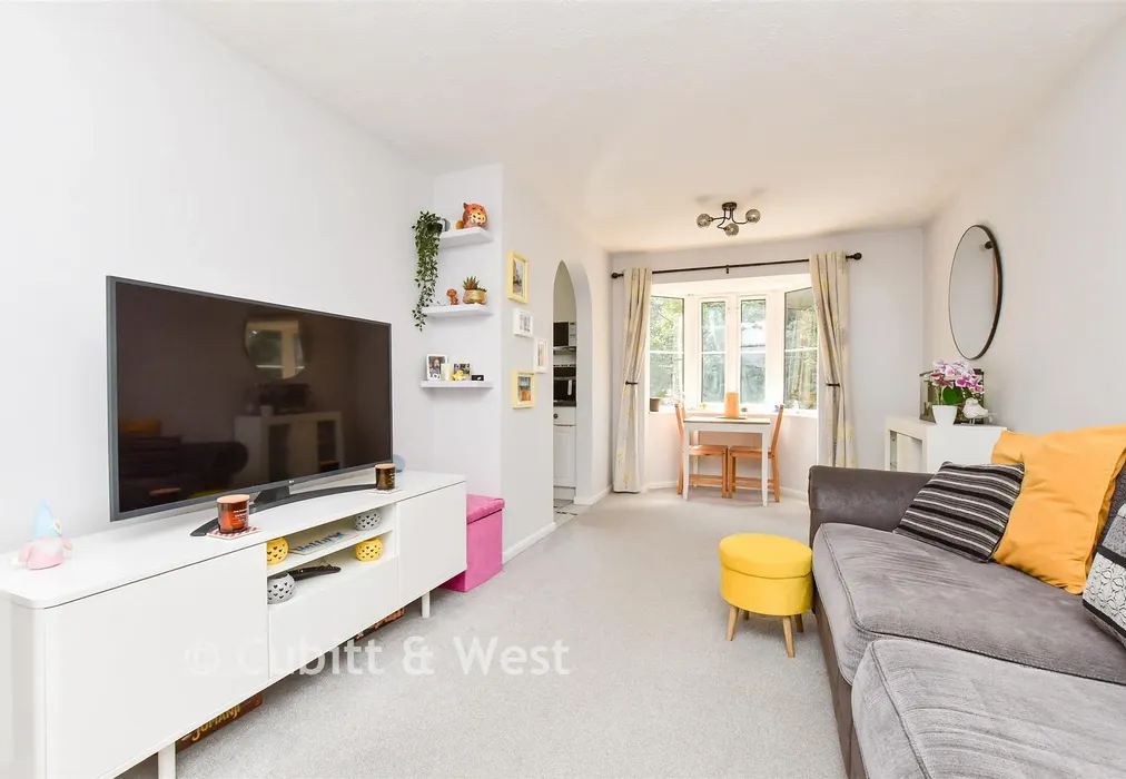 Lounge - Autumn Drive, Sutton, Surrey - Wards of Kent