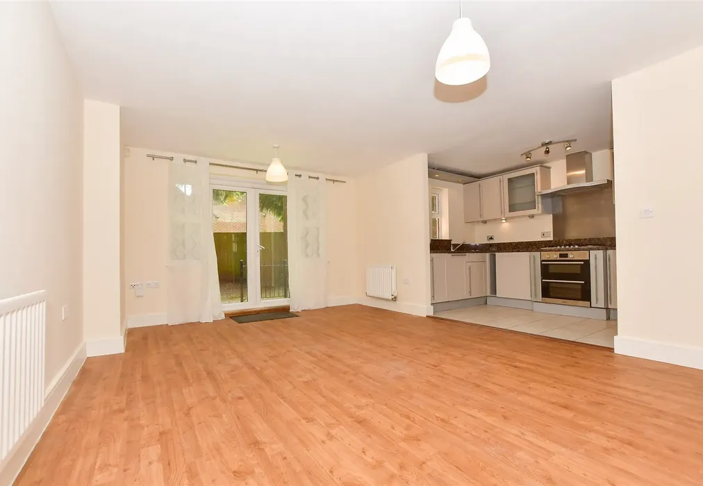 Lounge - Fitzroy Place, Reigate, Surrey - Wards of Kent